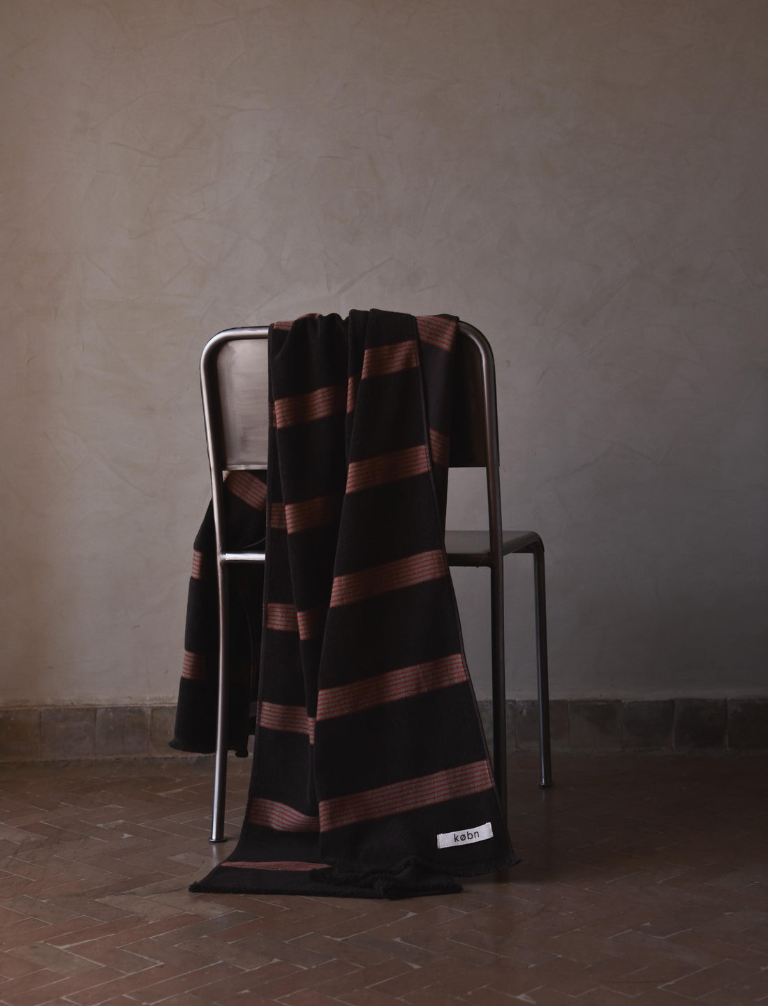 Købn Beach / Bath Towel - Umber
