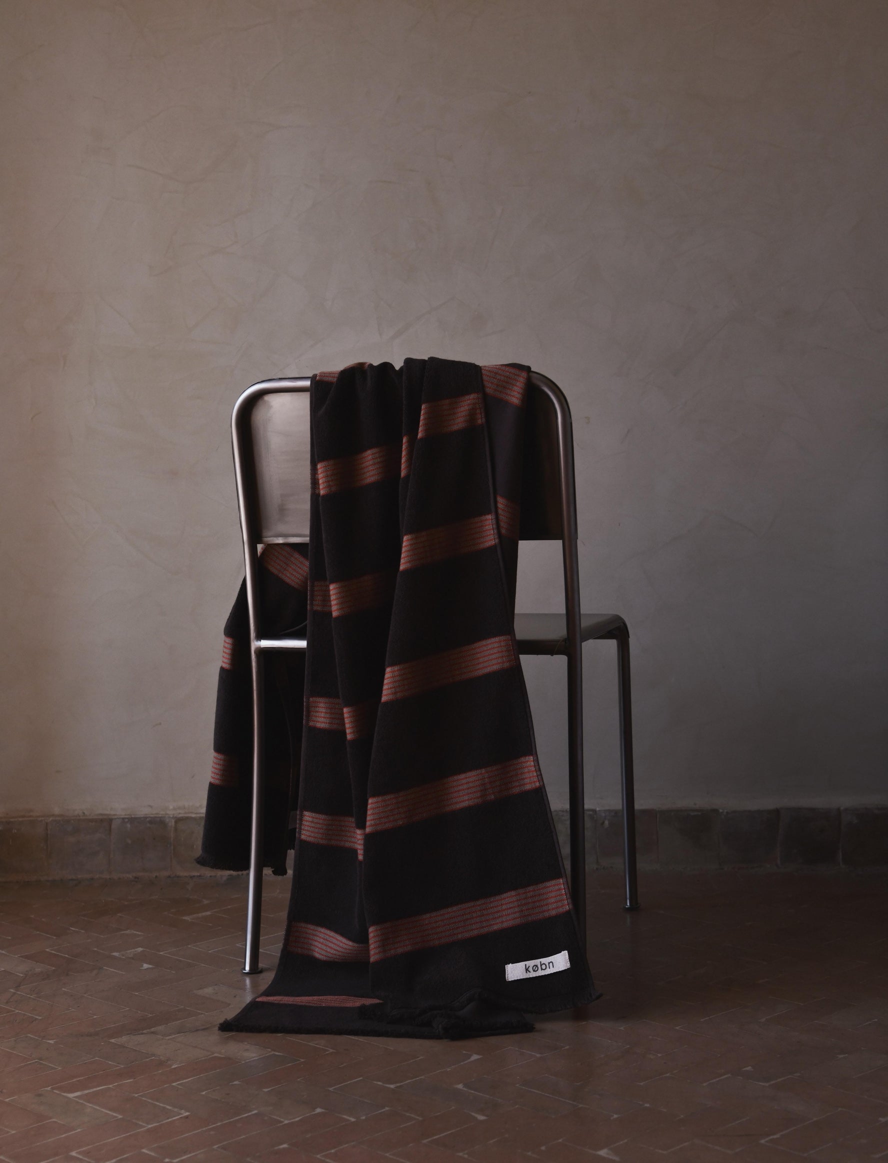 Købn Beach / Bath Towel - Umber